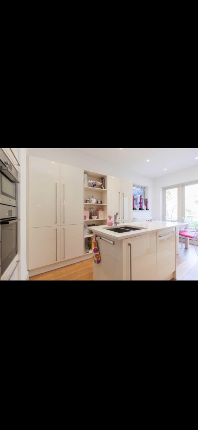  Large Double bedroom, female only, ZONE 2  Main Photo