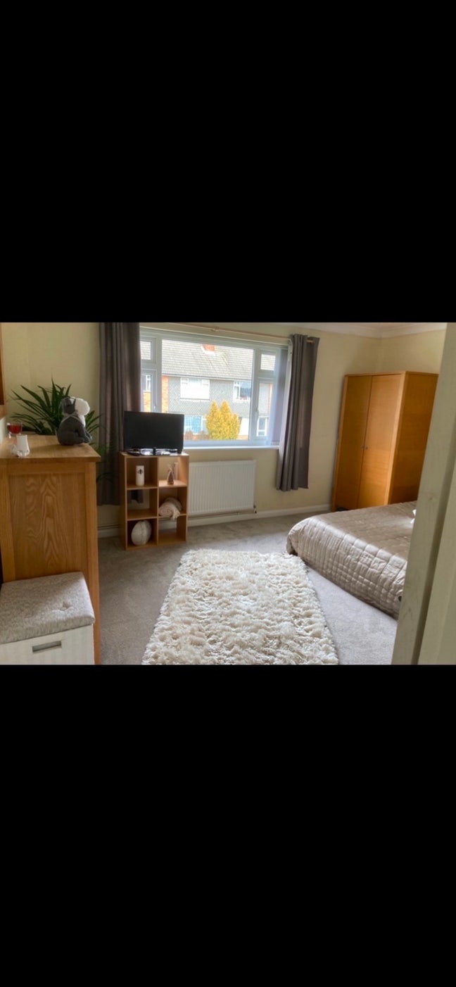 Newly renovated king size bedroom Main Photo