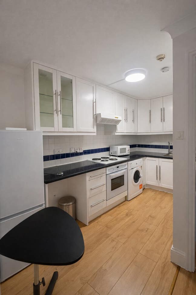 Newly Decorated 2 Bed Flat in Prime Location  Main Photo