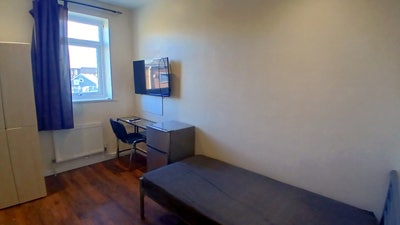 ST4/Stoke. Single + Smart TV + Fridge. Bargain Main Photo