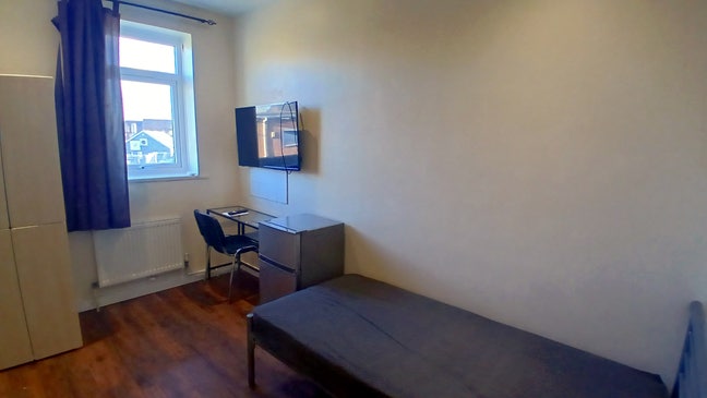 ST4/Stoke. Single + Smart TV + Fridge. Bargain! Main Photo