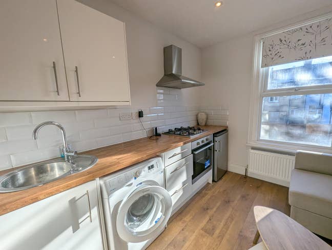 Bright Studio Flat - N8 inclGas only Main Photo