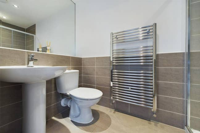 Double room in a lovely quiet estate Main Photo