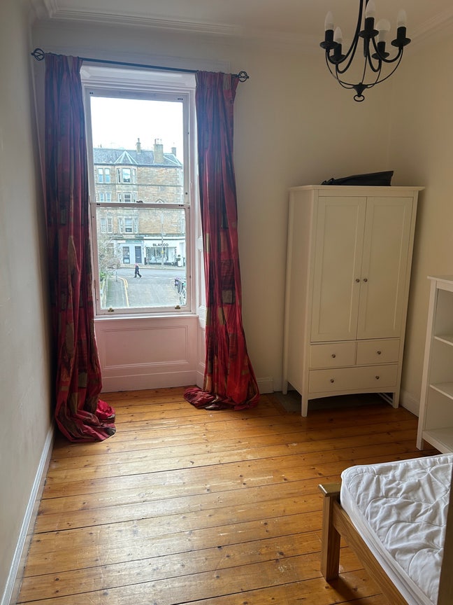 10/4 Viewforth Square - front room available Main Photo