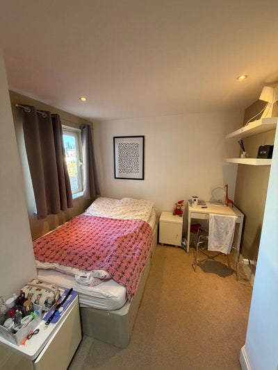 Clean double room in modern apartment in Vauxhall Main Photo
