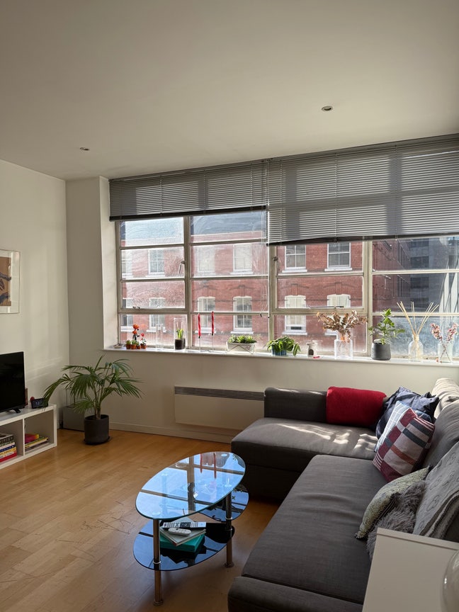 Double Bedroom in 2-Bed Flat Near Liverpool Street Main Photo