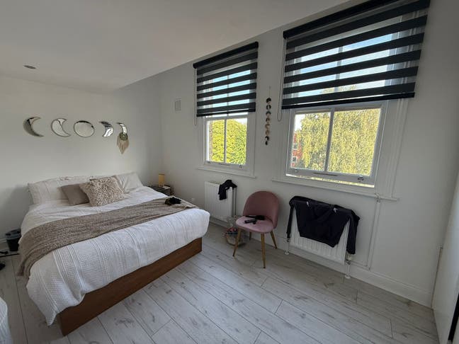 Double Room in Wanstead large flat  Main Photo