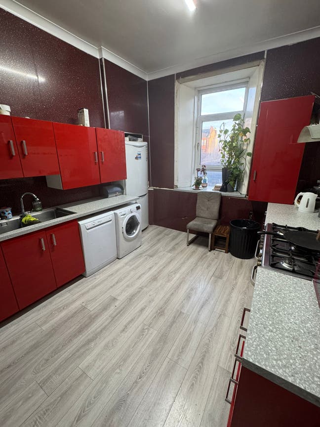 Three rooms available in a flat - Govanhill  Main Photo