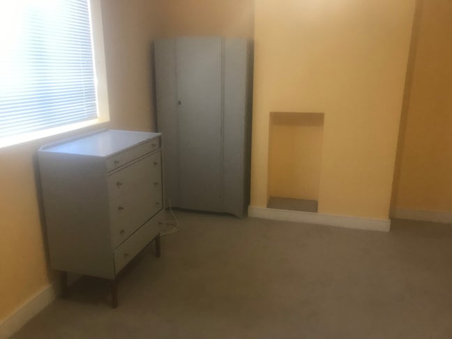 Double Room in shared house close to town centre Main Photo