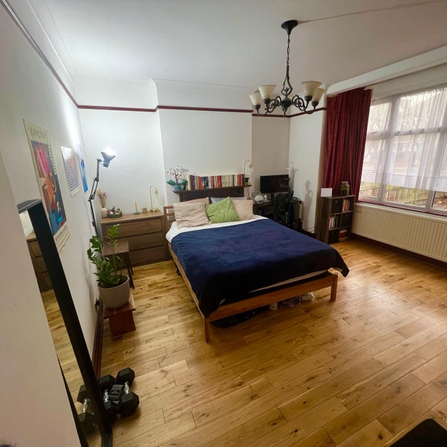 Room available in a friendly 4-bed girls house Main Photo