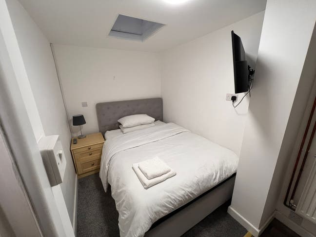 Flat Available Near J23 Bridgwater - Perfect for 2 Main Photo