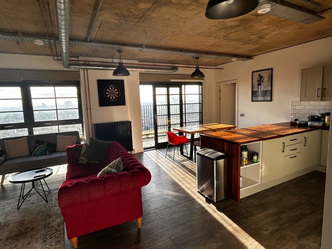 Large room available in huge Wembley flat  Main Photo