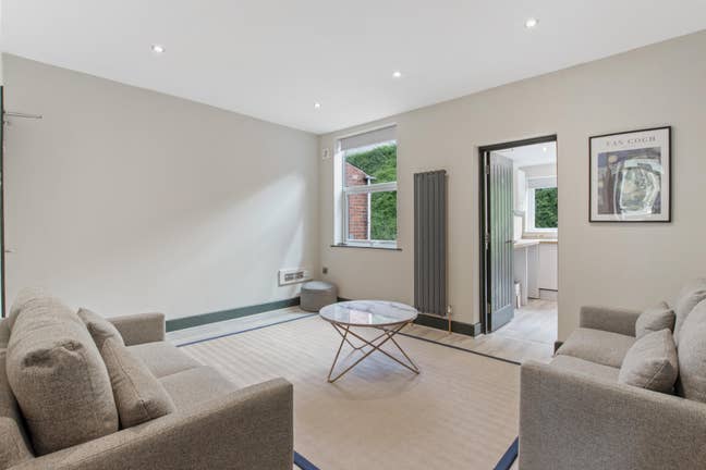 Newly Refurbished 3-Bed - Ideal for 3 Sharers Main Photo