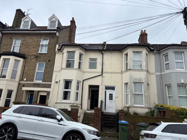 One double room in Woolwich to let Main Photo