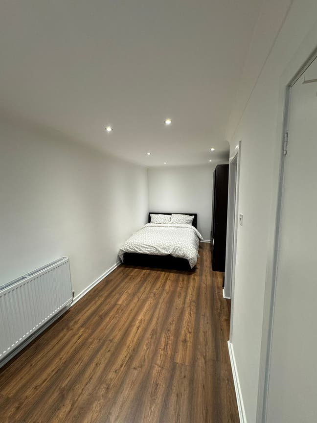 Stunning Double En-Suite, Private Kitchen, Parking Main Photo