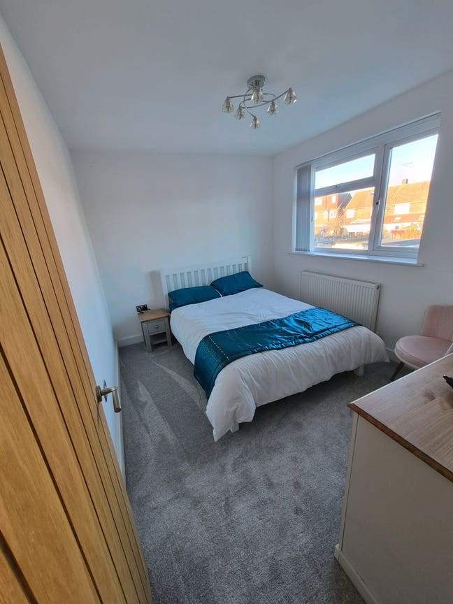Double room for rent Hutton Main Photo