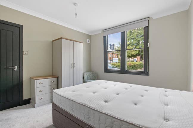 3 Double Rooms for Medical Professionals  Main Photo