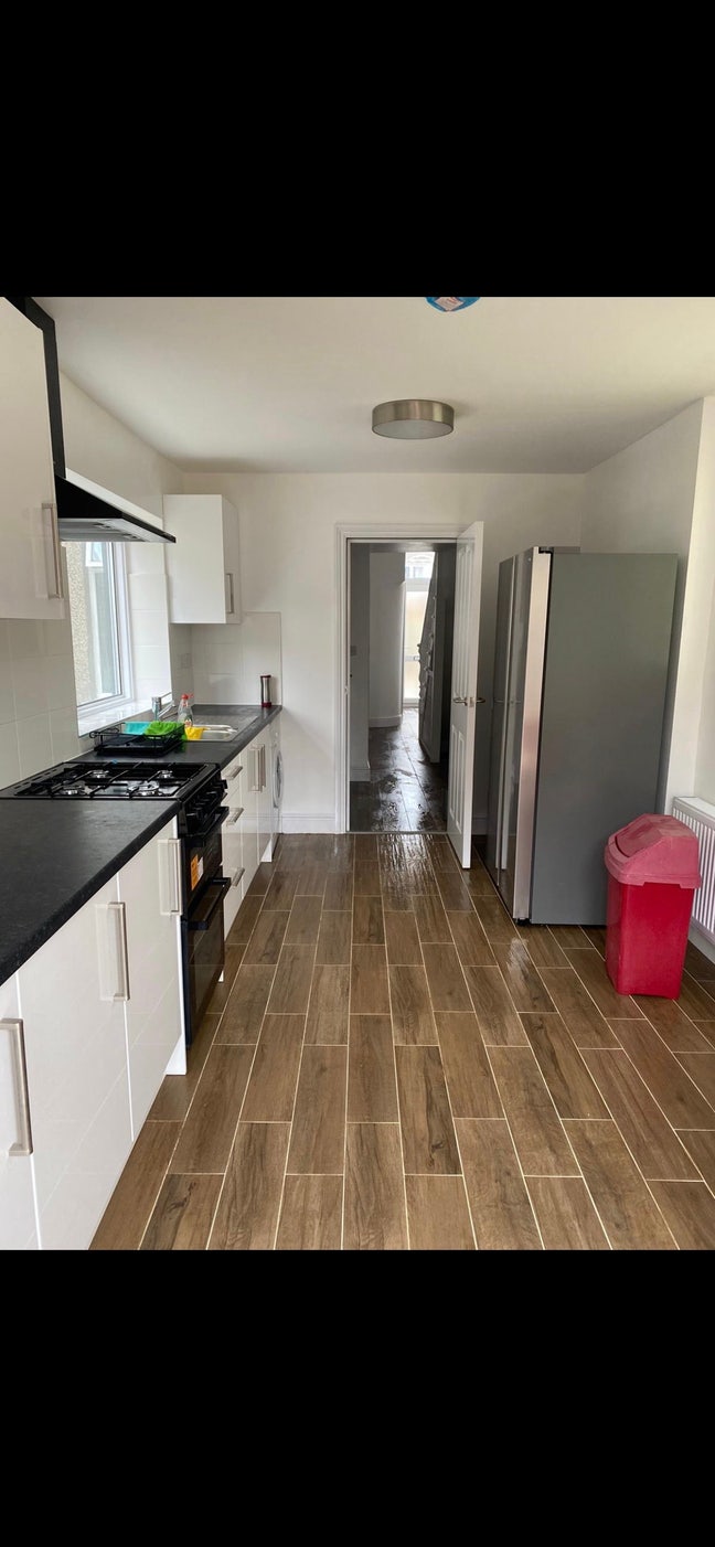 One double room for one person only Main Photo