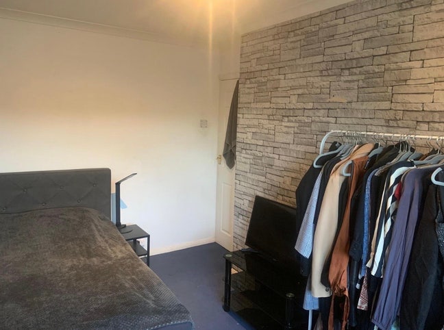 Double Room Available - Collier Row - Female Only Main Photo
