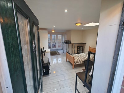 Spacious open plan studio room - No sharing! Main Photo