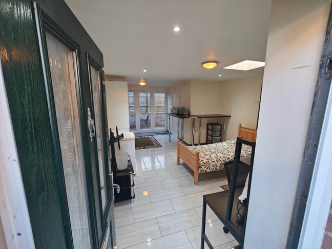 Spacious open plan studio room - No sharing! Main Photo