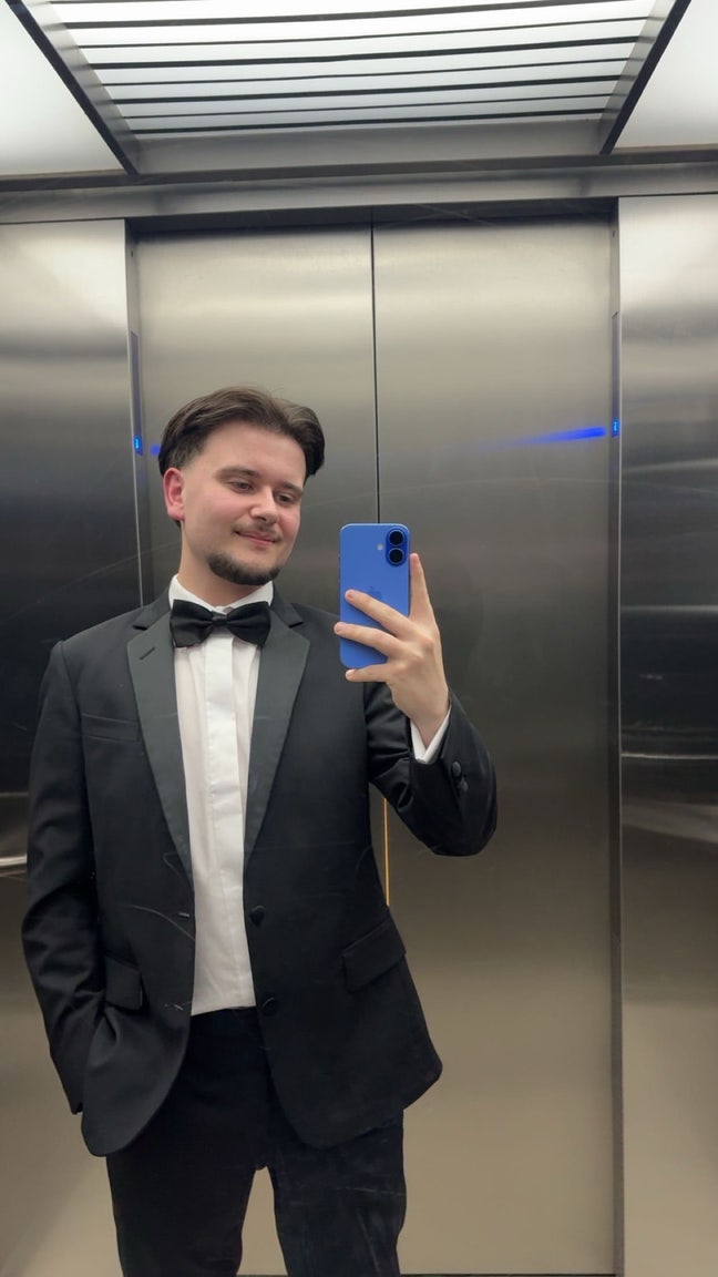 Looking for 6 month room rental  Main Photo