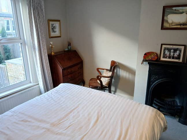Double room in quiet street, East Putney Main Photo