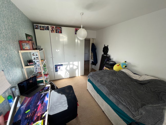 A large and quiet doubleroom Main Photo