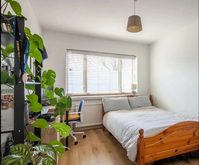 Spacious Room to Let – West Hampstead  Main Photo