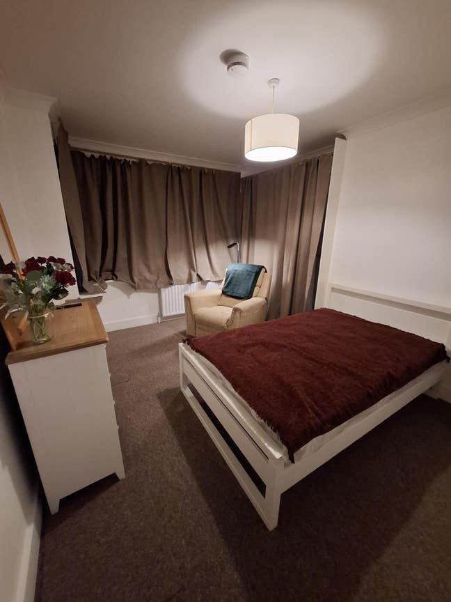 Large Room to Let Main Photo