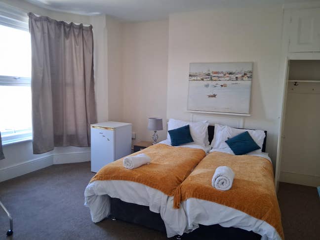 4 bed flat suitable for a group Main Photo