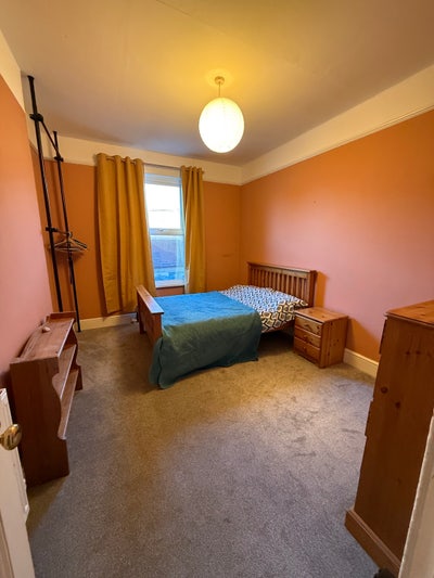 Double room in a colourful friendly house  Main Photo