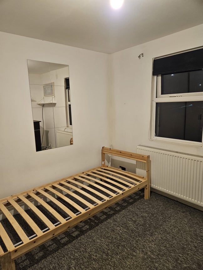 Spare Rooms to Rent – Hendon – from &pound;180 per week Main Photo