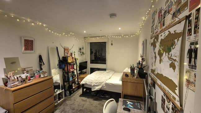 Lovely room in friendly flat share Main Photo