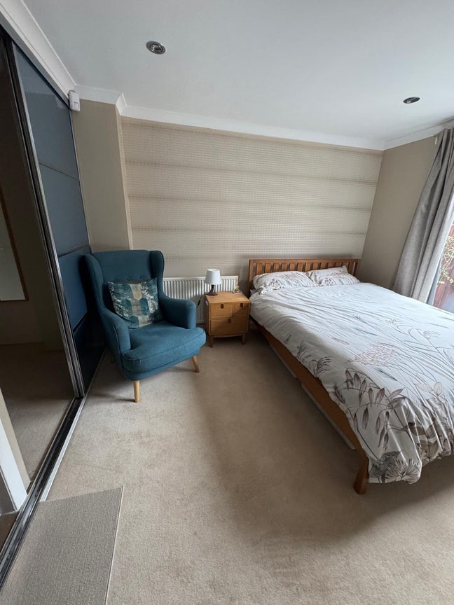 Large En-Suite Room in Townhouse  Main Photo