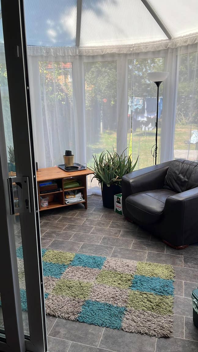 Bright Double Room in a house share Main Photo