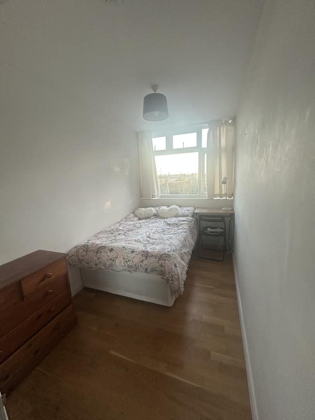 Double bedroom in Southfields Main Photo