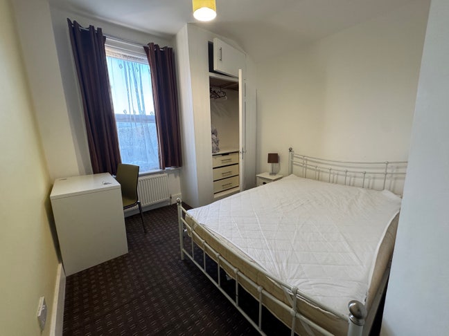 Wow! Great Double Room in Leyton Main Photo