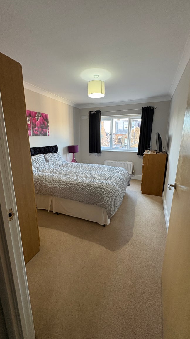 Decent size double room in a nice flat Main Photo
