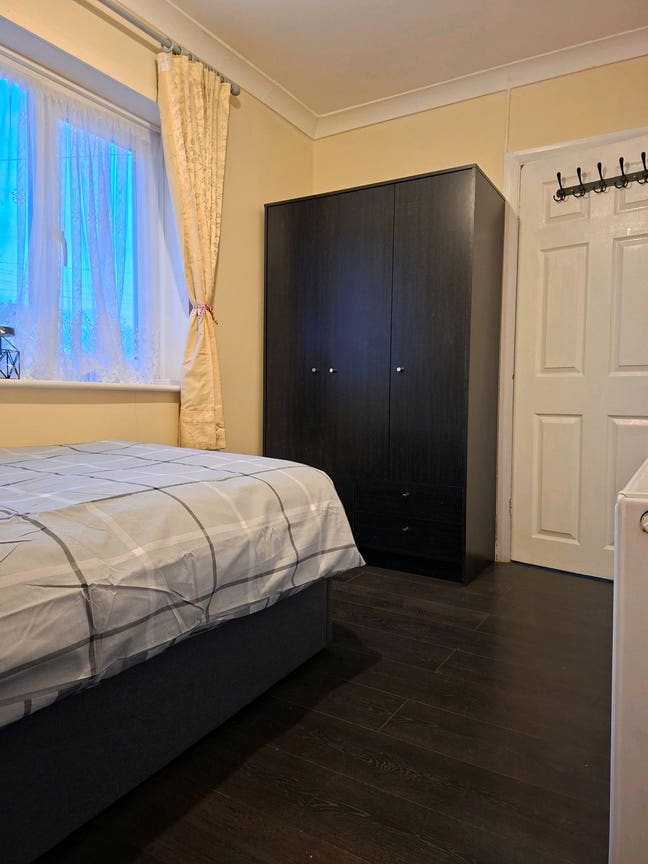 Single room in a quiet house Main Photo