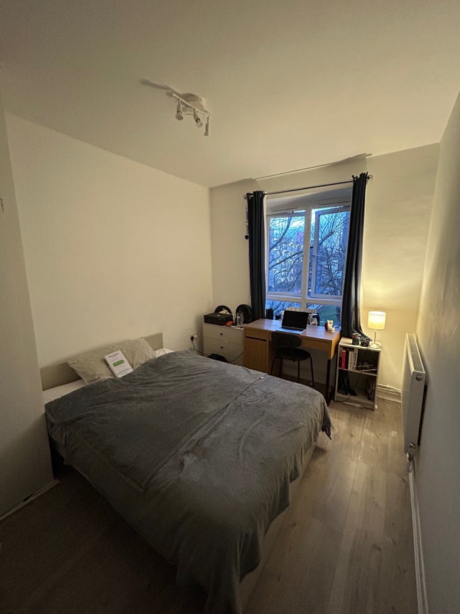 Modern double room in Oval, great transport links Main Photo