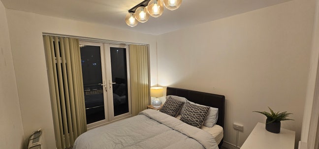 Spacious Modern Room to Rent in Wokingham Main Photo