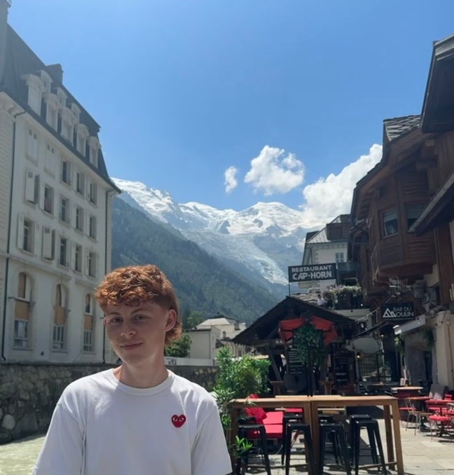 young professional working in sheff, looking ... Main Photo