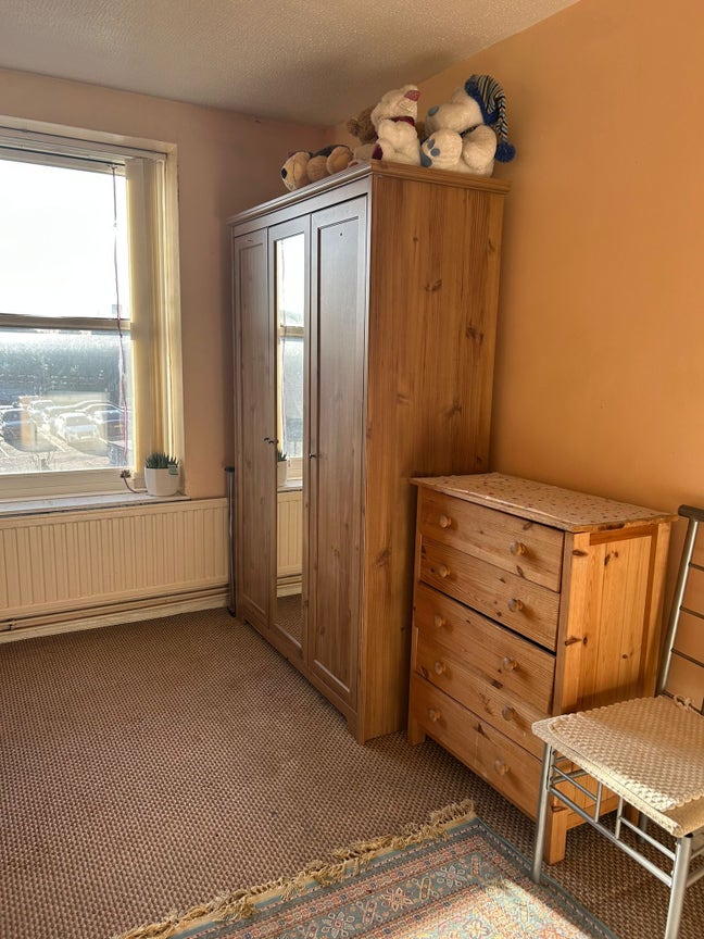 Clean and Quiet Large Double Bedroom  Main Photo