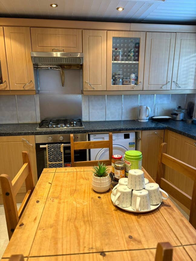 Fully Furnished Double room available  Main Photo