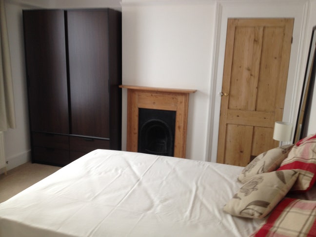 Double room in lovely Victorian home. Main Photo