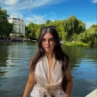 Professional Female seeks a single or double room Main Photo