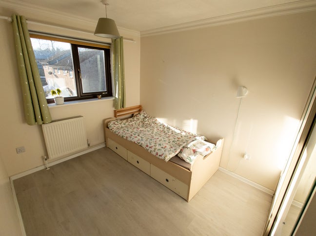 Room to let in quiet house/area Main Photo