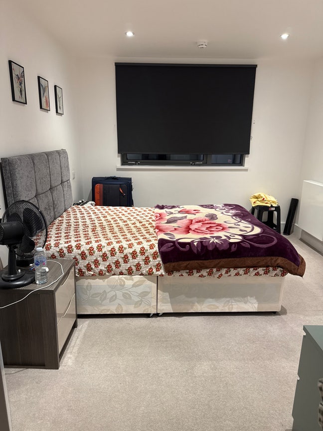 Bright Double Room in Clean, Friendly Home. Main Photo