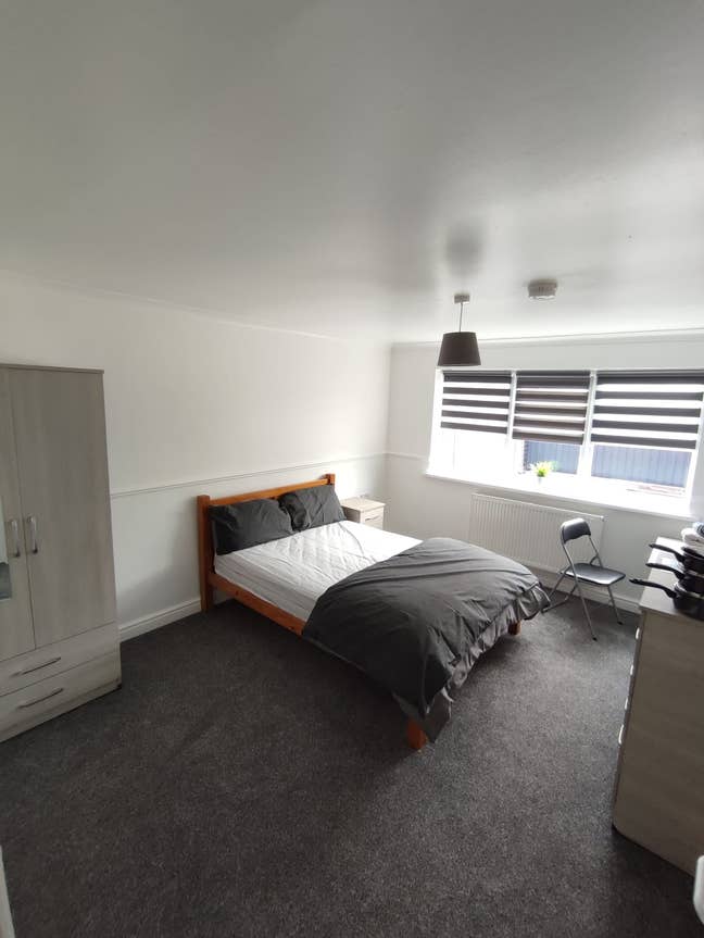 Large Double Bedroom priv bathroom, bills incl Main Photo